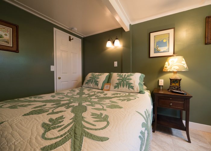 Hibiscus Room 2048x1536 (3 of 8)